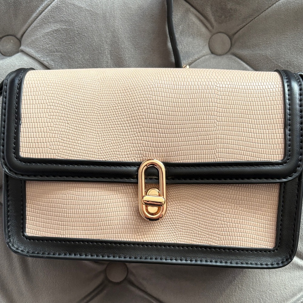 Elegant Black and Cream Women's Bag - Picture 9 of 9